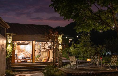 Meinong House | 香蕉與黑膠 Yellow And Black Guest House