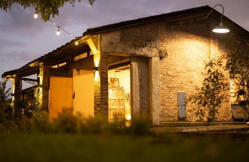 Meinong House | 香蕉與黑膠 Yellow And Black Guest House