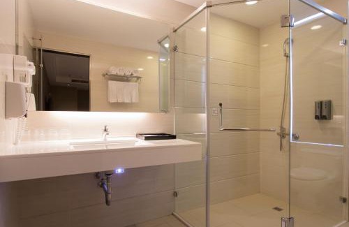 Cianjin District Hotel | 麗馨商旅七賢館