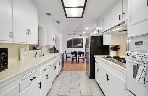 Southeastern Sacramento House | 𖤓SunHouse Sale 1410sqft BBQ 3xTVs Backyard𖤓