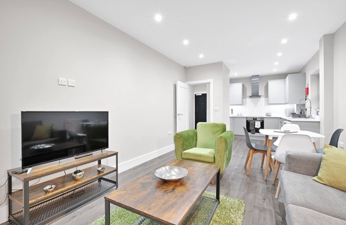 Shepperton Apartment | 01 - Crown Place 2 Bedroom Luxury Apartment