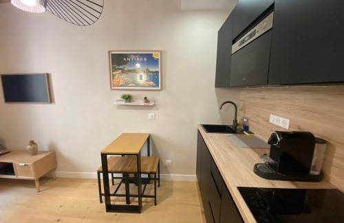 Antibes Old Town Apartment | 06CK cosy studio in the heart of Old Antibes