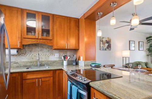 McCully - Moiliili Hotel | 09 FREE Parking/10 min beach/2br-Waikiki/Ala Moana