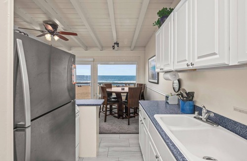 Mission Beach Condo | 1/1 Ocean Front w/King Bed, Sunsets, Surfers, and Amazing Memories. Book It!