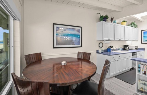 Mission Beach Condo | 1/1 Ocean Front w/King Bed, Sunsets, Surfers, and Amazing Memories. Book It!