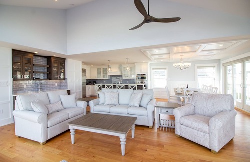 Avalon House | 1/2 block from the beach, Stunning 110 degree views abound! SO MUCH MORE!