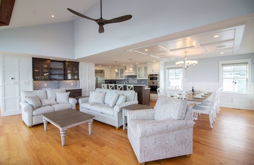 Avalon House | 1/2 block from the beach, Stunning 110 degree views abound! SO MUCH MORE!