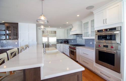 Avalon House | 1/2 block from the beach, Stunning 110 degree views abound! SO MUCH MORE!