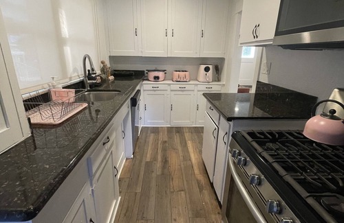Anaheim Colony Historic District House | 1.3 miles from Disneyland