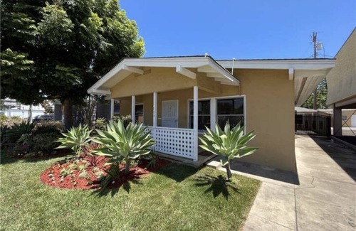Anaheim Colony Historic District House | 1.3 miles from Disneyland