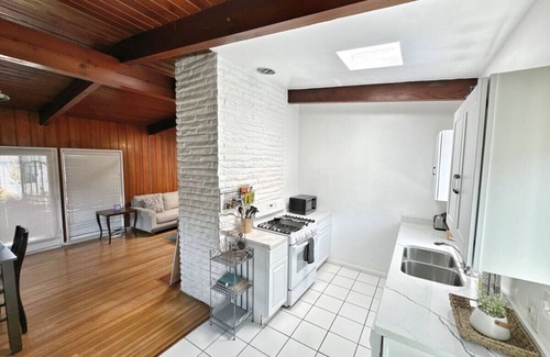 East Manhattan Beach Apartment | 1.3M To Beach | Close To LAX & Park | Pets #2