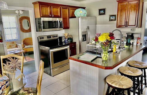 Rock Ridge House | 1.5 mile 2 Beach Our Cottage = Aloe Vero clean, neat and fun 🤩 Great Location!