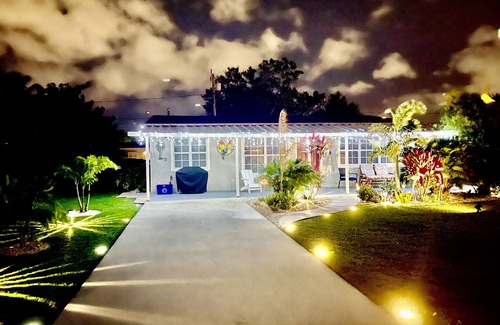 Rock Ridge House | 1.5 mile 2 Beach Our Cottage = Aloe Vero clean, neat and fun 🤩 Great Location!