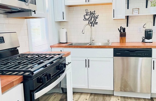 Michigan City House | 1.7 miles to the Beach/Mall/Zoo/Bewery/Casino