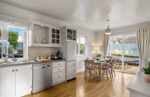 Clifden Ski Chalet | 1 An tSean Scoil, Clifden in the heart of clifden town