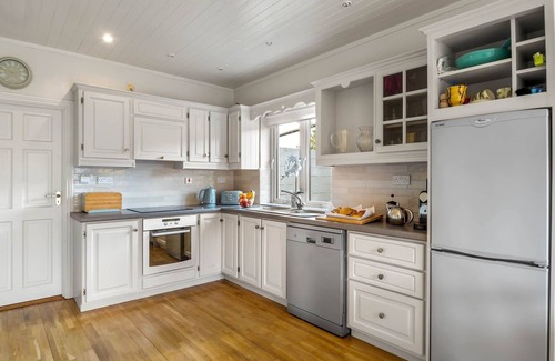 Clifden Ski Chalet | 1 An tSean Scoil, Clifden in the heart of clifden town