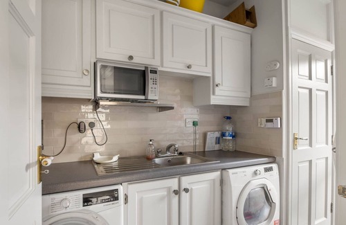 Clifden Ski Chalet | 1 An tSean Scoil, Clifden in the heart of clifden town