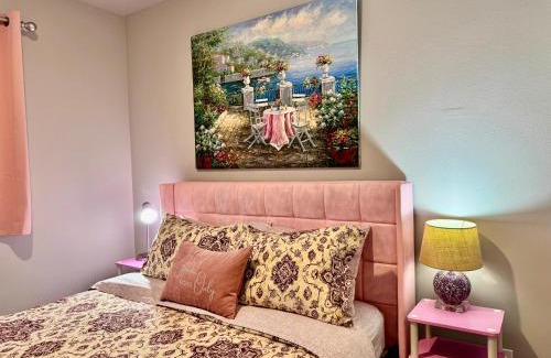 South Delridge Apartment | 1 BD Apt with 2 Extra Sofa Beds 13 mins to SeaTac Airport