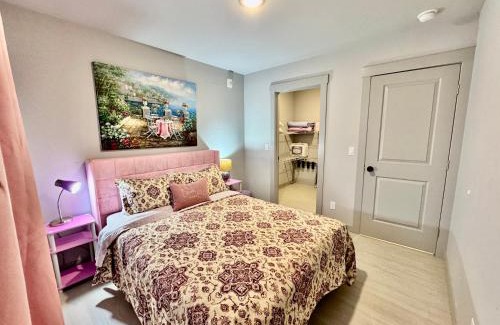South Delridge Apartment | 1 BD Apt with 2 Extra Sofa Beds 13 mins to SeaTac Airport
