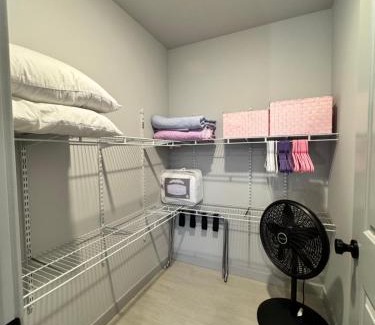 South Delridge Apartment | 1 BD Apt with 2 Extra Sofa Beds 13 mins to SeaTac Airport