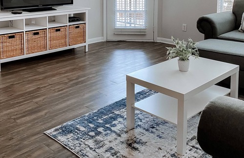 Riverside Terrace Apartment | 1 Bed 1 Bath Apt Hou MED CENTER