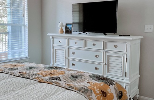 Riverside Terrace Apartment | 1 Bed 1 Bath Apt Hou MED CENTER