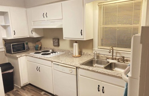 Columbus Apartment | 1 bed 1 bath park suite, near everything in town.
