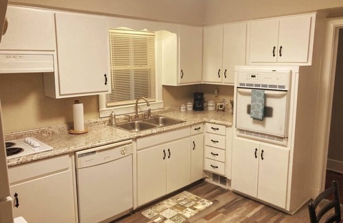 Columbus Apartment | 1 bed 1 bath park suite, near everything in town.