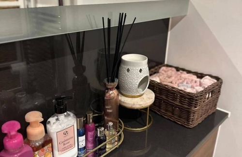 Dartford Apartment | 1 Bed Apartment Sleeps 2 - Free Parking -