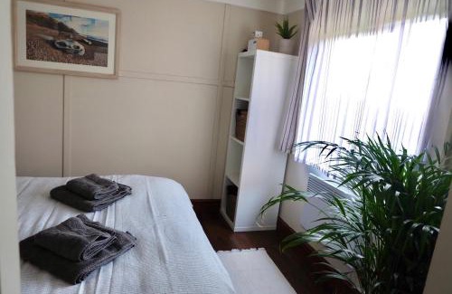 Broadwindsor House | 1 Bed Cabin - Sleeps 2 - 15 mins from Lyme Regis