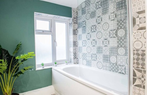 Newport Condo | 1 bed central Newport Apartment, sleeps 3