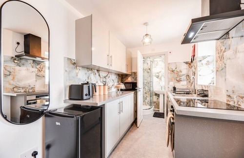Manchester Apartment | 1-Bed Failsworth Hideaway - Sleeps 4