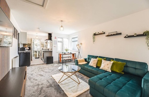 Manchester Apartment | 1-Bed Failsworth Hideaway - Sleeps 4