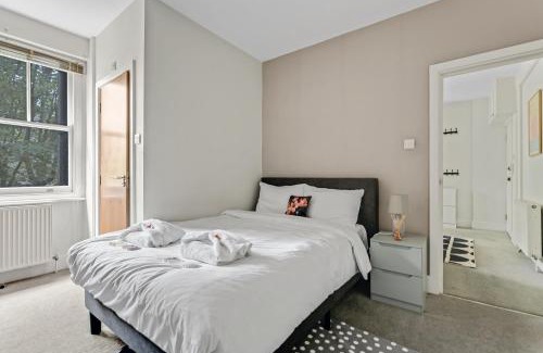Turnham Green Apartment | 1 bed flat, 1-Min Tube, Oasis, OneRepublic, 20min to Central London