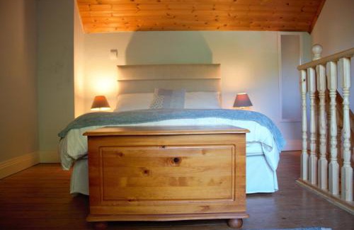 Templenoe Apartment | 1 Bed Flat - Sleeps 2 - Parking - Wifi