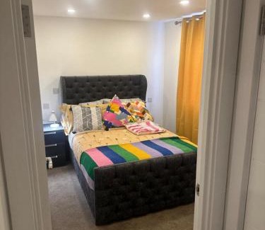 Kidbrooke with Hornfair Apartment | 1 Bed Flat - Sleeps 2 - Pets - Garden - Parking