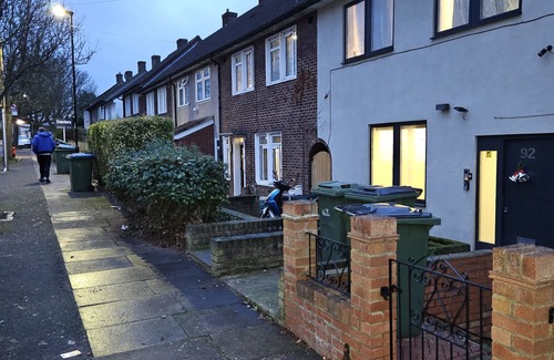 Kidbrooke with Hornfair Apartment | 1 Bed Flat - Sleeps 2 - Pets - Garden - Parking