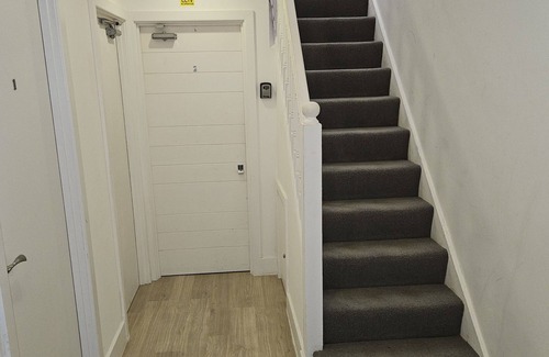 Kidbrooke with Hornfair Apartment | 1 Bed Flat - Sleeps 2 - Pets - Garden - Parking