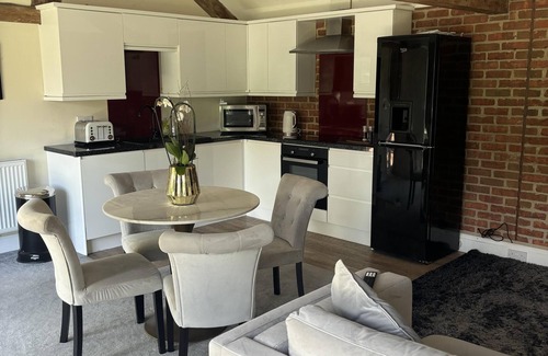 Barmby Moor Apartment | 1 Bed Flat - Sleeps 2 - Pets - Parking - Wifi