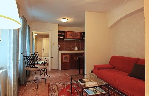 Mala Strana Apartment | 1 Bed Flat - Sleeps 3 - Courtyard - Wifi