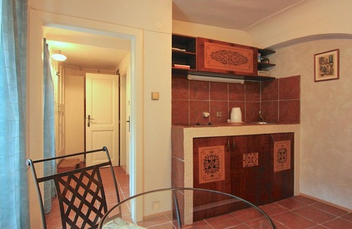 Mala Strana Apartment | 1 Bed Flat - Sleeps 3 - Courtyard - Wifi