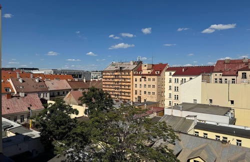Karlin Apartment | 1 Bed Flat - Sleeps 4 - Pets - Smoking on terrace