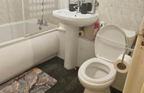 Harold Wood House | 1 Bed House Sleeps 2 -Free Parking -Tv