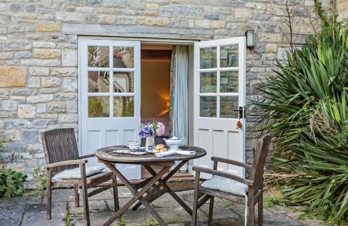 West Camel House | 1 Bed in Castle Cary POLOC