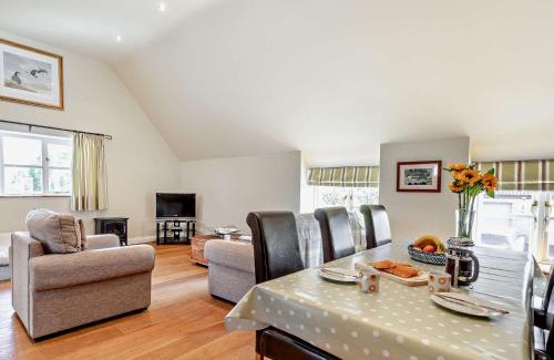 West Camel House | 1 Bed in Castle Cary POLOC