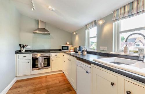 West Camel House | 1 Bed in Castle Cary POLOC