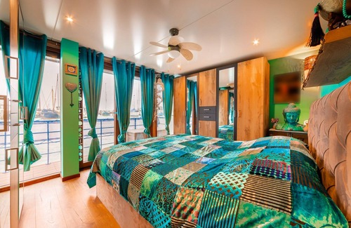 Zeewolde Cabin | 1-Bed Lodge Close to Amsterdam on the Vecht