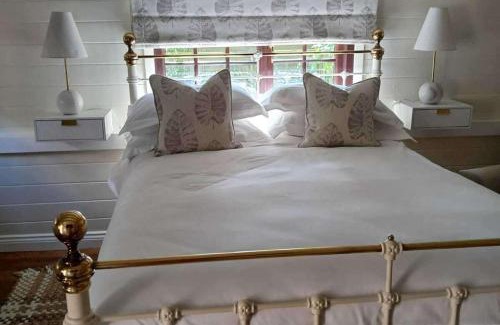 Netley House | 1 Bed Lodge - Southampton - Sleeps 2 - Parking