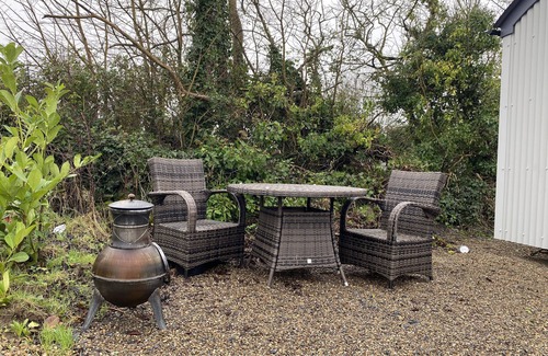 Corofin Ski Chalet | 1 Bed Pod - Sleeps 2 - Pets - Garden - Parking