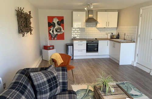 Hitchin House | 1-Bed - Sleeps 2 - Pet Friendly w Parking